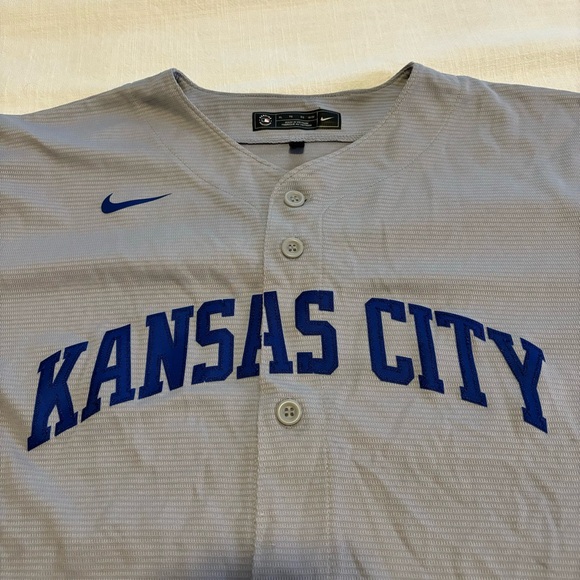 Kids Nike Kansas City Royals Gray Jersey - Picture 2 of 9
